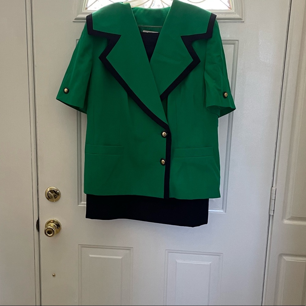 Jacket and skirt set in Kelly green and navy